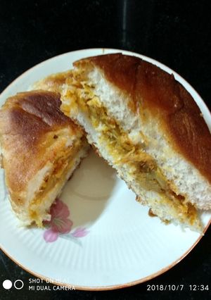 A picture of Cabbage sandwich.