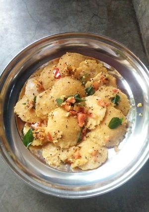 ઈડલી(Idli Recipe In Gujarati) રેસીપી મુખ્ય ફોટો