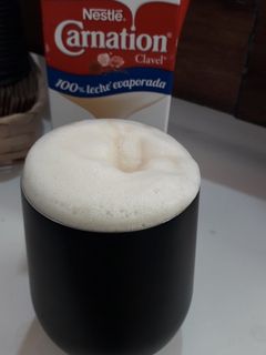 Una foto de Café espumoso con leche