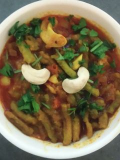 કાજુ ગાંઠિયાનું શાક (Cashew nuts Gathiya Shak Recipe In Gujarati) રેસીપી મુખ્ય ફોટો