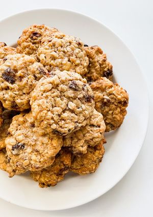 Diós-mazsolás zabkeksz recept fotója