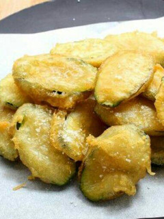 Una foto de Tempura de calabacín