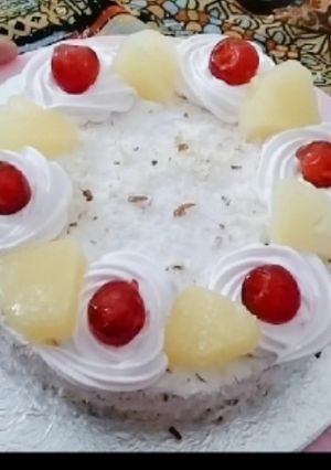 A picture of Pineapple Cream Cake.