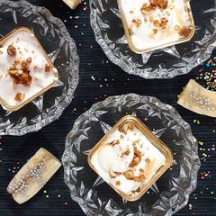 Peanut butter ice cream with banana caramel cake A picture of Peanut butter ice cream with banana caramel cake.
