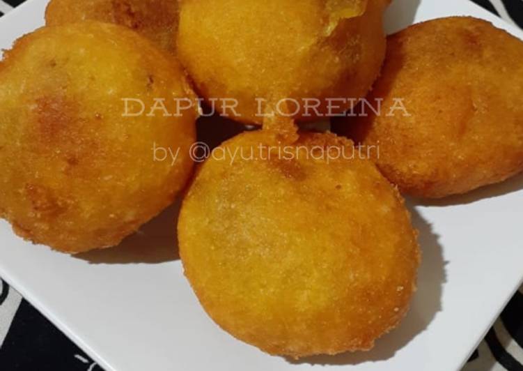 resep cara buat Tigapo atau bola-bola singkong isi gula merah