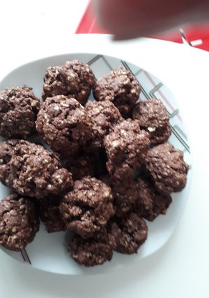 Una foto de Galletitas crocantes de avena y chocolate