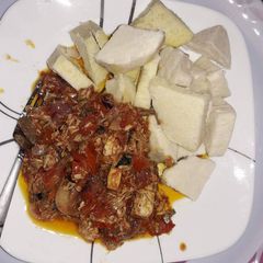 A picture of Boiled yam with fresh fish sauce.
