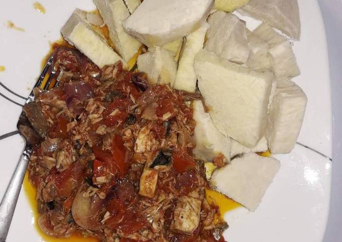 Step-by-Step Guide to Prepare Homemade Boiled yam with fresh fish sauce