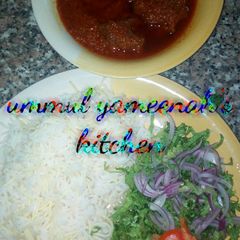 A picture of White rice and spaghetti with stew.