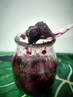 Una foto de Mermelada de frutillas y arándanos sin azúcar 👶🏻🍓