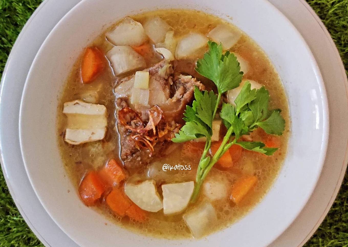 Sop Lobak Tulang Sapi