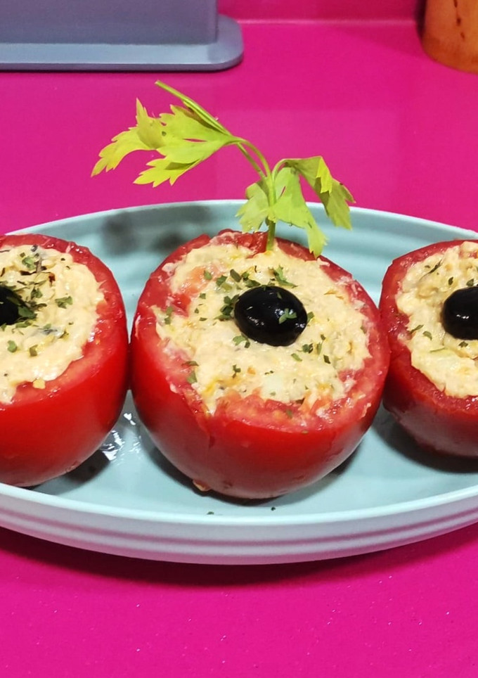 Una foto de Tomates fríos rellenos
