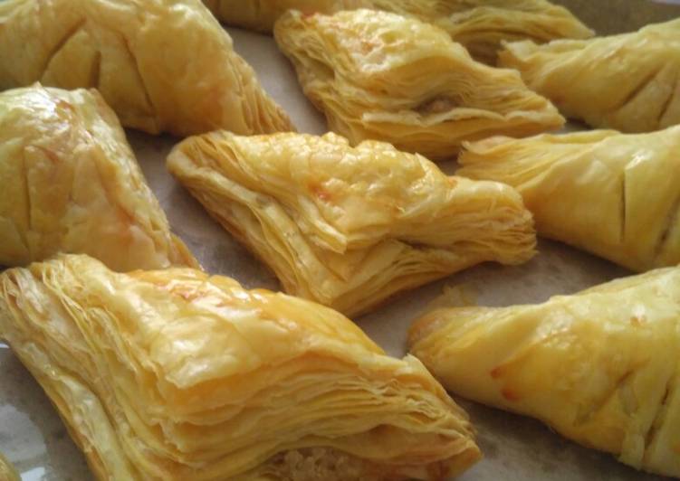 Bagaimana Menyiapkan Pastry isi kacang yang Menggugah Selera