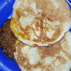A picture of Fancake with sauce.