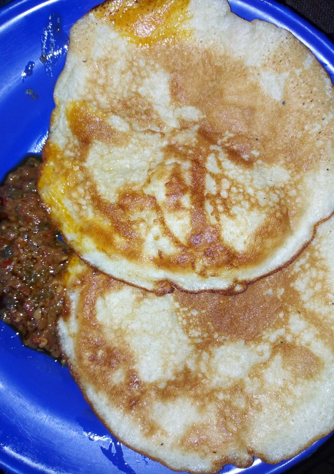 A picture of Fancake with sauce.
