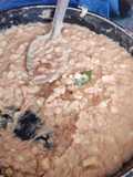 Frijoles refritos con granos de elote