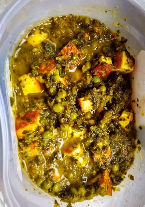A picture of Palak Paneer.