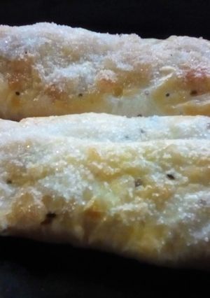 Una foto de Rollitos dulces de pera 🍐(⁠´⁠ε⁠｀⁠ ⁠)