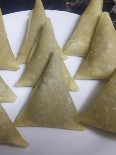 A picture of Samosas.