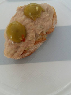 Una foto de Montaditos de atún