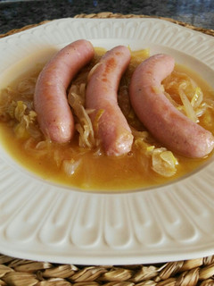 Una foto de Salchichas de pollo encebolladas