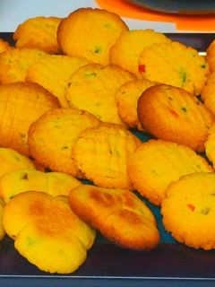 पाइनएपल टूटी फ्रूटी कुकीज़ (Pineapple tutti fruitti cookies recipe in Hindi) रेसिपी मुख्य फोटो