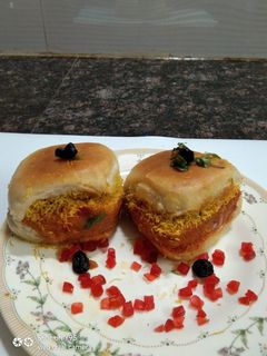 કચ્છી દાબેલી (kachchhi dabeli recipe in Gujarati) રેસીપી મુખ્ય ફોટો