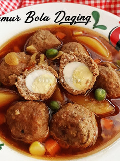 Foto resep Semur Bola Bola Daging isi Telur Puyuh