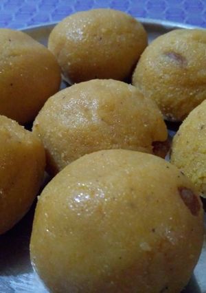 ચણાના લોટના લાડુ રેસીપી મુખ્ય ફોટો