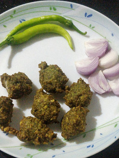 દાળવડા(dal vada recipe in Gujarati) રેસીપી મુખ્ય ફોટો