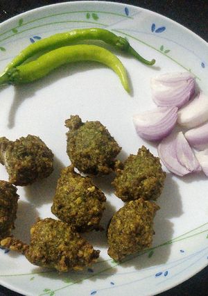 દાળવડા(dal vada recipe in Gujarati) રેસીપી મુખ્ય ફોટો
