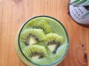 Gambar jus kiwi bayam