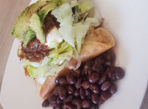 Una foto de ¿Tienes reunión y no quieres gastar? Taquitos dorados 👐