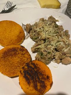 Una foto de Pollo salteado en verduras y zapallo al horno 😋