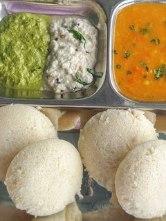 A picture of Idli sambar.