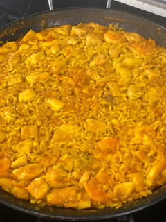 Una foto de Paella marinera