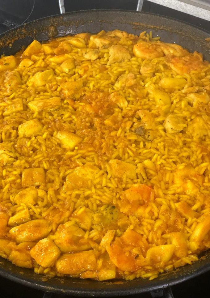 Una foto de Paella marinera