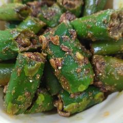 A picture of Mirchi tipore.