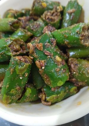 A picture of Mirchi tipore.