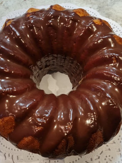 Una foto de Bundt cake marmolado de yogur y Nutella