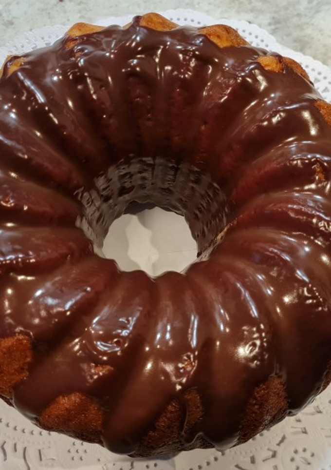 Una foto de Bundt cake marmolado de yogur y Nutella
