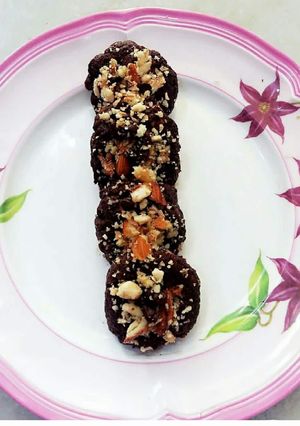 A picture of No bake Nutty Brownie Bites.