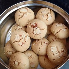 A picture of Naan khatai.