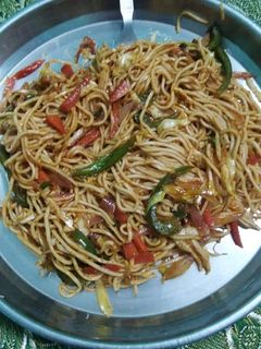 वेज नूडल्स (Veg noodles recipe in Hindi) रेसिपी मुख्य फोटो