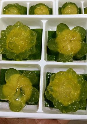 A picture of Pandal Jelly with Stuffed Green Beans.