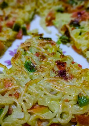 ভেজি ম‍্যাগি অমলেট (veggie maggi omelette recipe in bengali) রেসিপির প্রধান ছবি