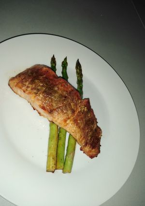 Una foto de Salmón al horno Gleidy