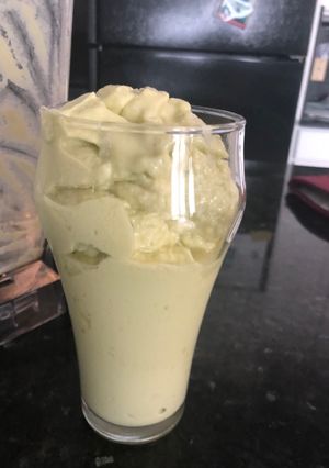 A picture of Sweet cream with Avocado smoothie.