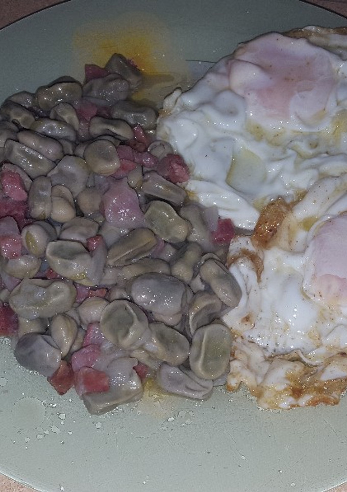 Una foto de Habas baby con cebolla y jamón de la Brigada Espartana