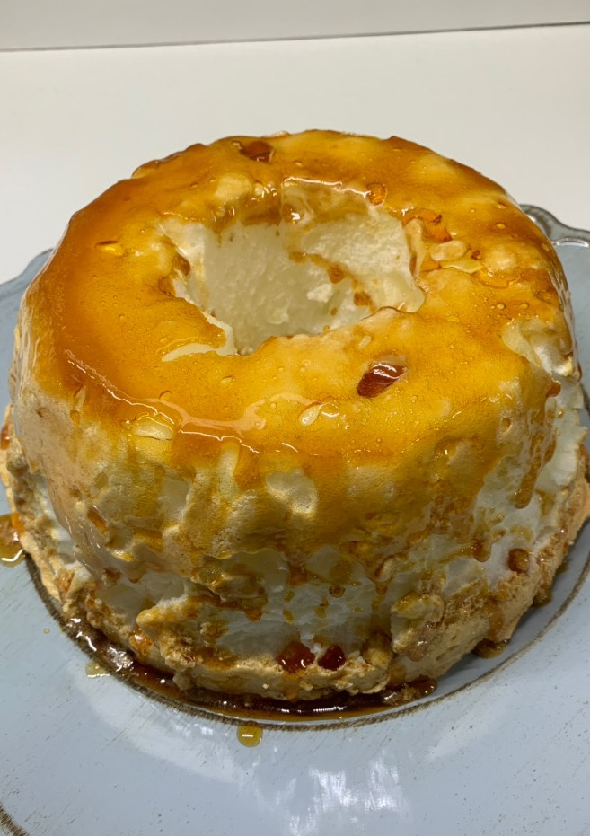 Una foto de Isla flotante con salsa de vainilla y de dulce de leche